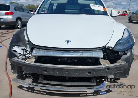 2023 Tesla Model Y Awd/Long Range Dual Motor All-Wheel Drive z USA, uszkodzony, nr VIN 7SAYGDEE6PA078790